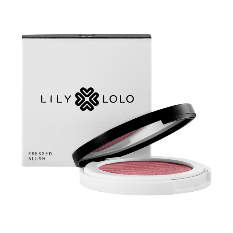 Lily Lolo Pressed Blush in der Farbe 'Coming Up Roses' vor der Verpackung.