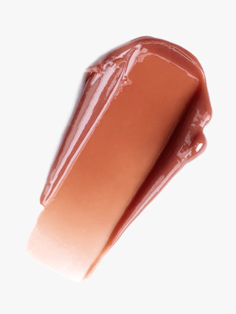 Nahaufnahme eines Lippenstift-Farbswatches in einem warmen Schokoladenbraun auf weißem Hintergrund.
