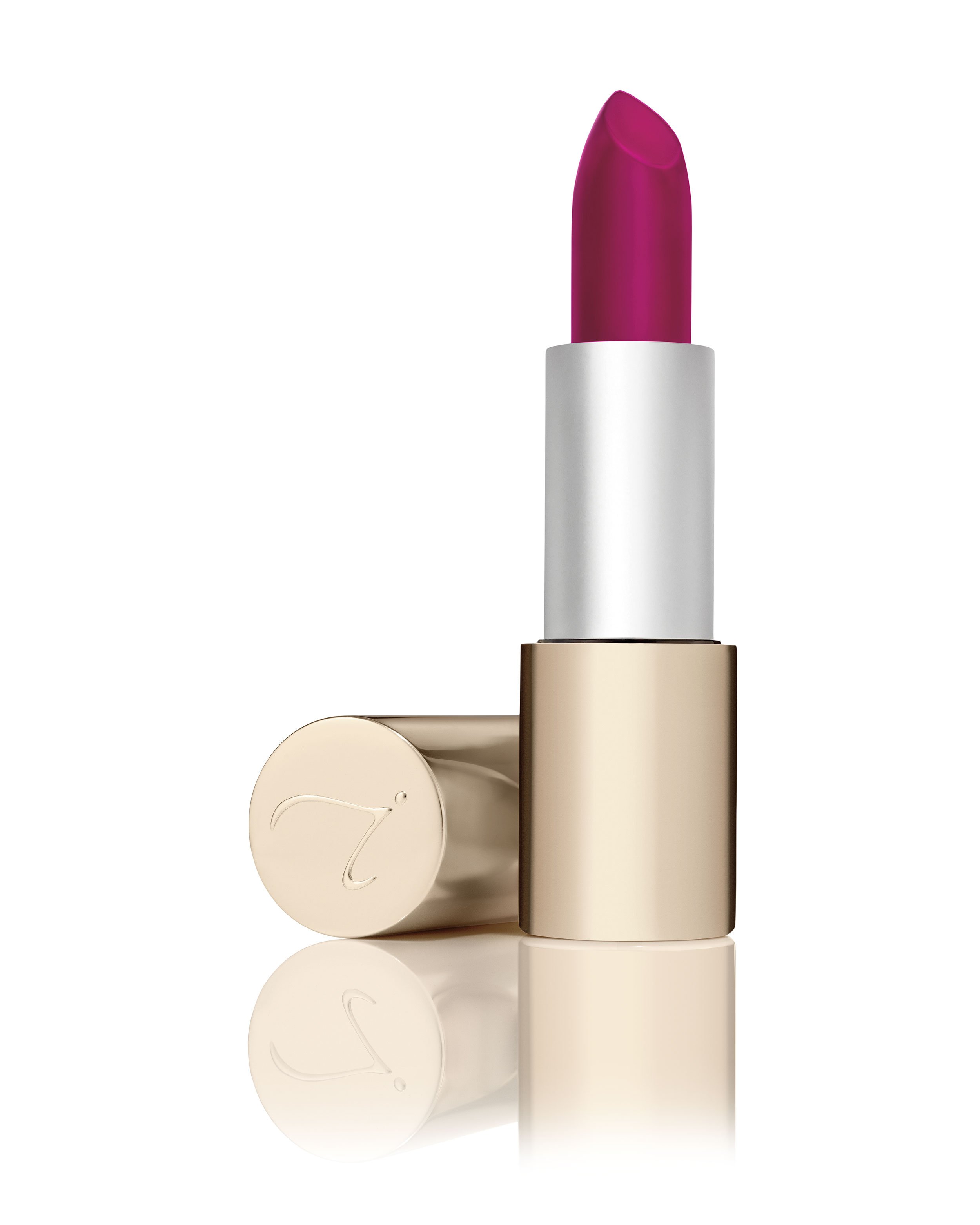 Ein goldener Lippenstift mit pinker Farbe, aufrecht stehend, mit abgenommener Kappe daneben, auf weißem Hintergrund.