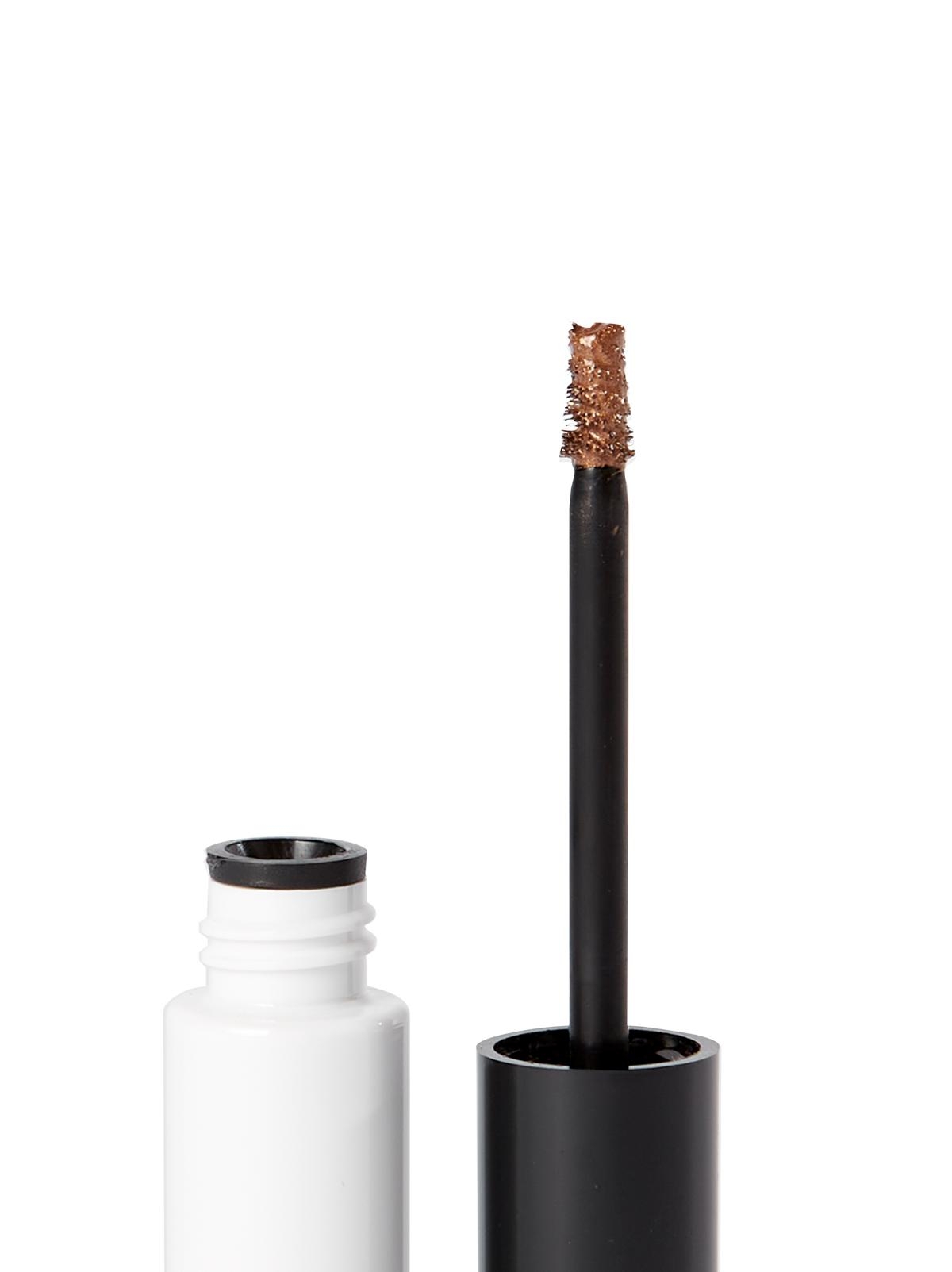 Geöffneter Mascara-Behälter mit schwarzem Stab und brauner Mascara-Bürste.