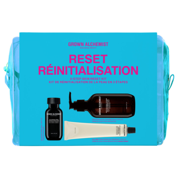 GROWN ALCHEMIST 3-Step Skin Reset Kit in blauer Verpackung mit drei Pflegeprodukten.