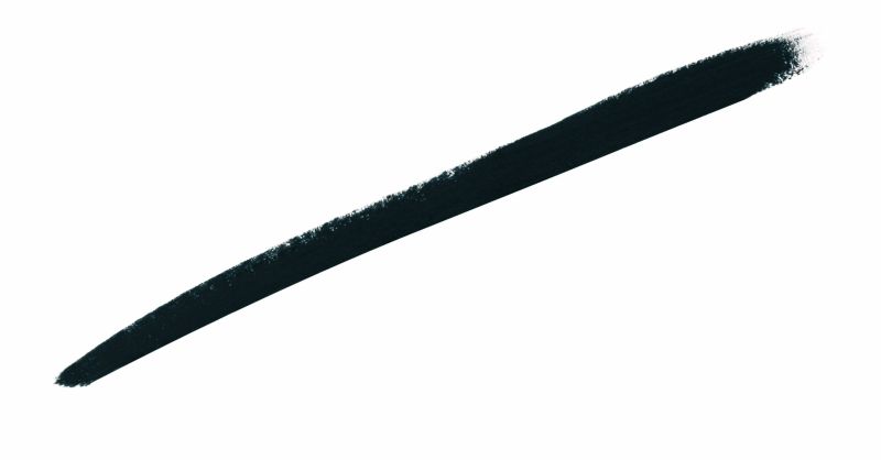 Schwarzer Eyeliner-Strich auf weißem Hintergrund.