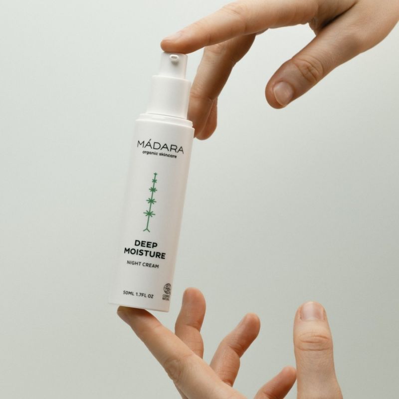 MADARA Organic Skincare DEEP MOISTURE Regenerating Night Cream