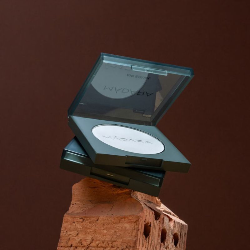 MADARA Organic Skincare AIR EQUAL Soft Silk Mineral Powder, #0 TRANSLUCENT