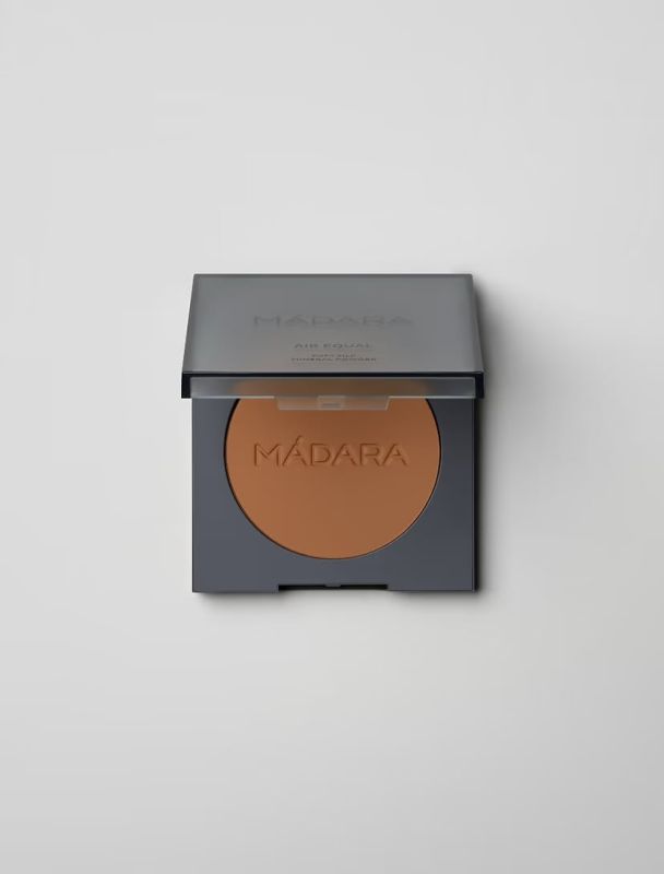 MADARA Organic Skincare AIR EQUAL Soft Silk Mineral Powder, #3 DEEP